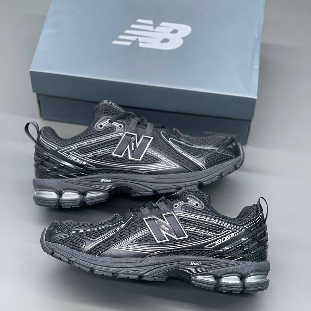 کفش نیوبالانس 1906 مشکی New Balance M1906RCH