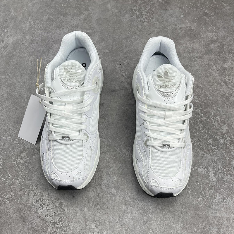 آدیداس آستیر سفید adidas Astir